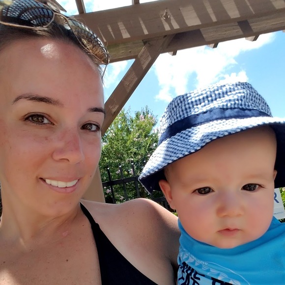 Meet your Posher, Nicole - Picture 1 of 1